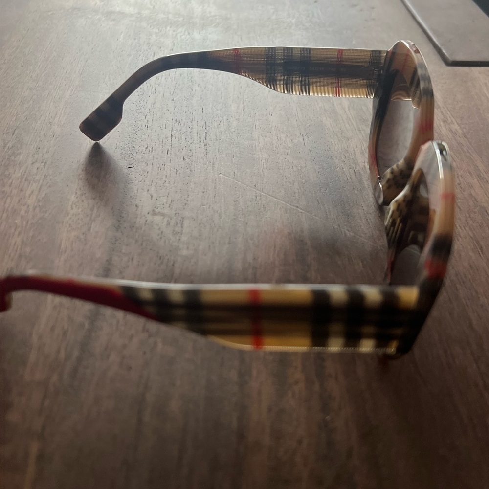 Burberry Sunglasses - classic plaid, brand new! - Picture 3 of 5